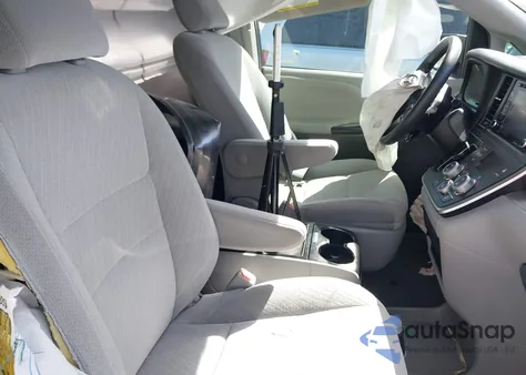 2020 Toyota Sienna Le z USA, uszkodzony, nr VIN 5TDKZ3DC3LS040255